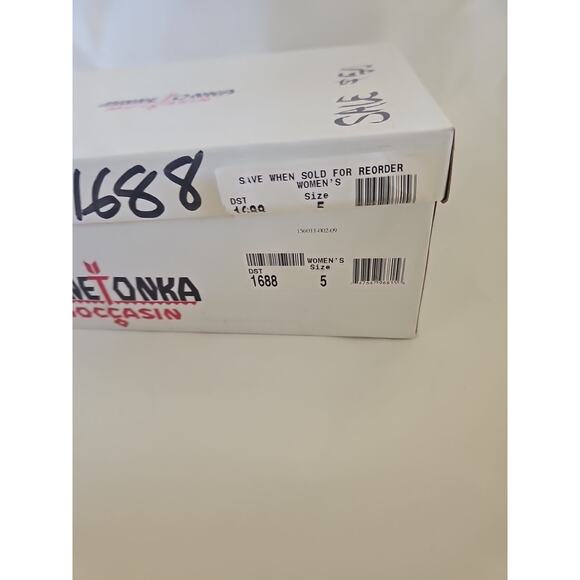 MINNETONKA,S 5 TYLE #1688, LADIES , BROWN SUEDE 2 LAYER FRINGED MID-CALF BOOTS . - Picture 8 of 9